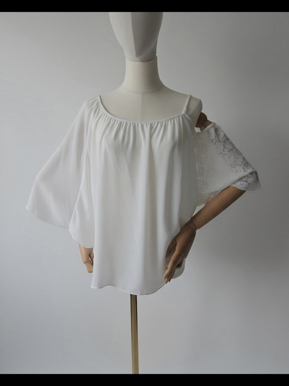 Umgee White Off-Shoulder Lace Sleeve Blouse